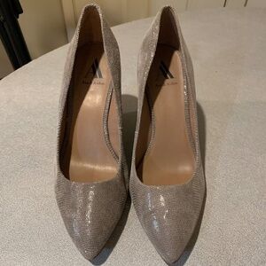 Ava & Aiden Taupe Print Leather Wedge Pumps sz 9 M